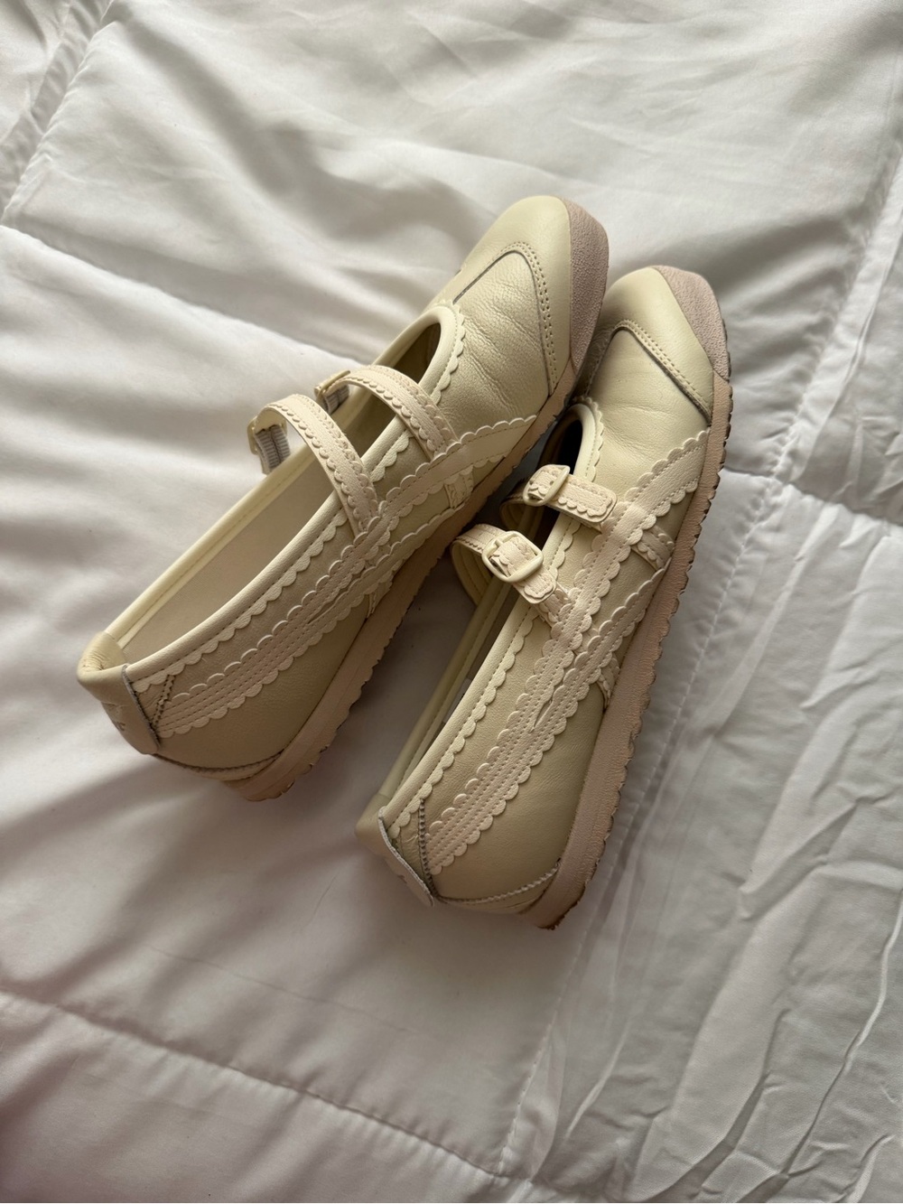 Onitsuka Tiger Cream Mary Jane Casual Flats with Scallop Trim